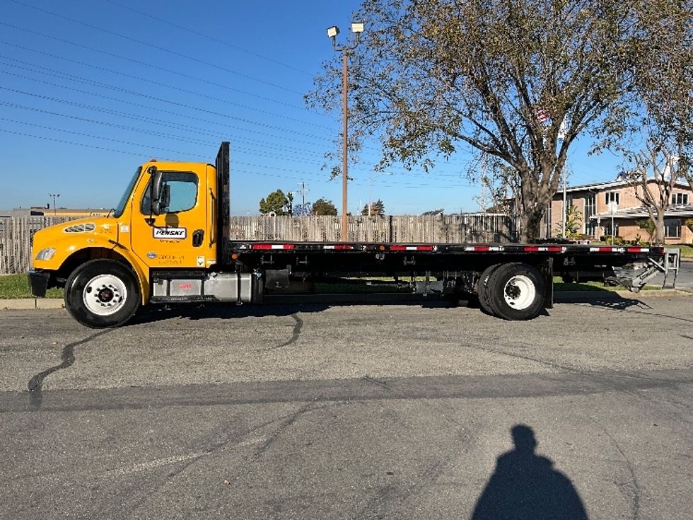 Flatbed Truck-Light and Medium Duty Trucks-Freightliner-2020-M2-West Sacramento-CA-135,875\n\t\tmiles-$ 51,750 - Image 4