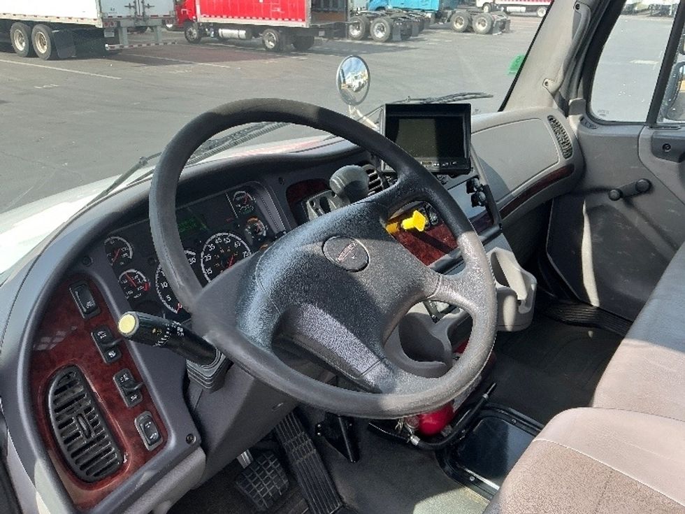 Flatbed Truck-Light and Medium Duty Trucks-Freightliner-2020-M2-West Sacramento-CA-148,358\n\t\tmiles-$ 61,000 - Image 17