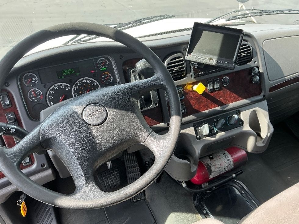 Flatbed Truck-Light and Medium Duty Trucks-Freightliner-2020-M2-West Sacramento-CA-148,358\n\t\tmiles-$ 61,000 - Image 18
