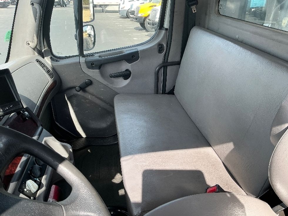 Flatbed Truck-Light and Medium Duty Trucks-Freightliner-2020-M2-West Sacramento-CA-148,358\n\t\tmiles-$ 61,000 - Image 19