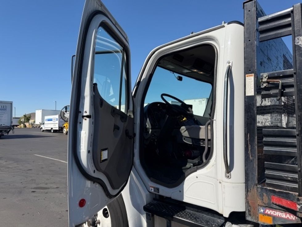 Flatbed Truck-Light and Medium Duty Trucks-Freightliner-2020-M2-West Sacramento-CA-252,450\n\t\tmiles-$ 45,750 - Image 16