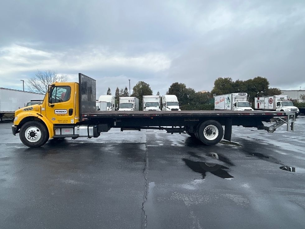 Flatbed Truck-Light and Medium Duty Trucks-Freightliner-2020-M2-West Sacramento-CA-60,368\n\t\tmiles-$ 64,000 - Image 4