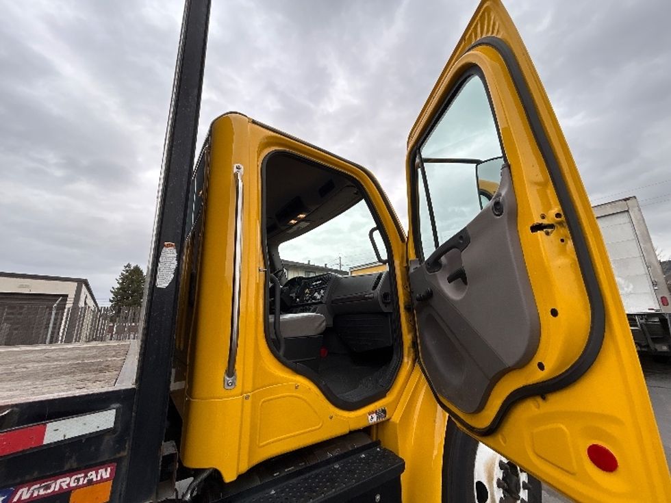 Flatbed Truck-Light and Medium Duty Trucks-Freightliner-2020-M2-West Sacramento-CA-93,058\n\t\tmiles-$ 55,000 - Image 19
