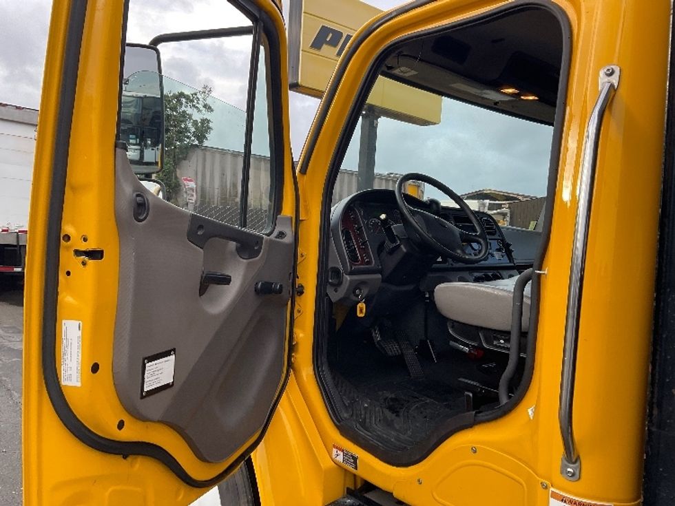 Flatbed Truck-Light and Medium Duty Trucks-Freightliner-2020-M2-West Sacramento-CA-99,793\n\t\tmiles-$ 60,750 - Image 16