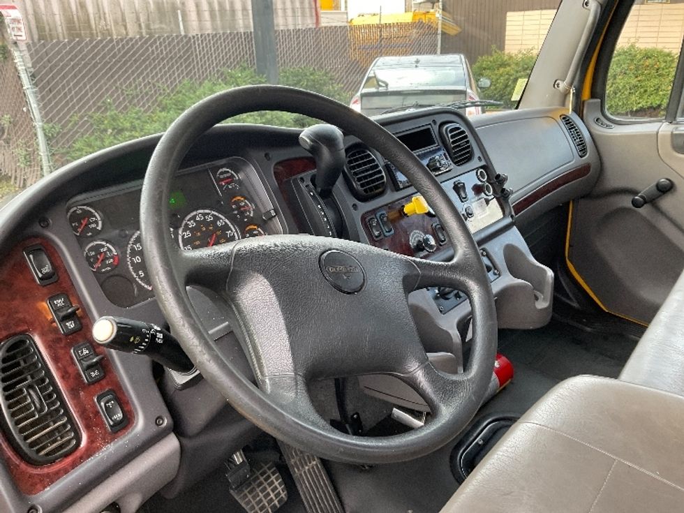 Flatbed Truck-Light and Medium Duty Trucks-Freightliner-2020-M2-West Sacramento-CA-99,793\n\t\tmiles-$ 60,750 - Image 17