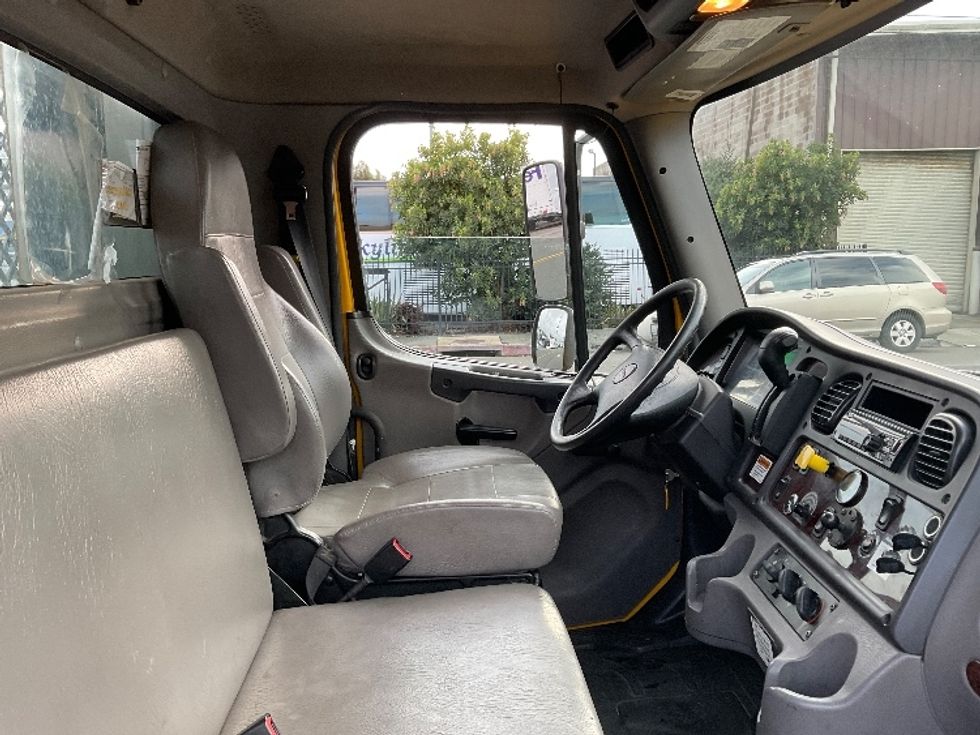 Flatbed Truck-Light and Medium Duty Trucks-Freightliner-2020-M2-West Sacramento-CA-99,793\n\t\tmiles-$ 60,750 - Image 22