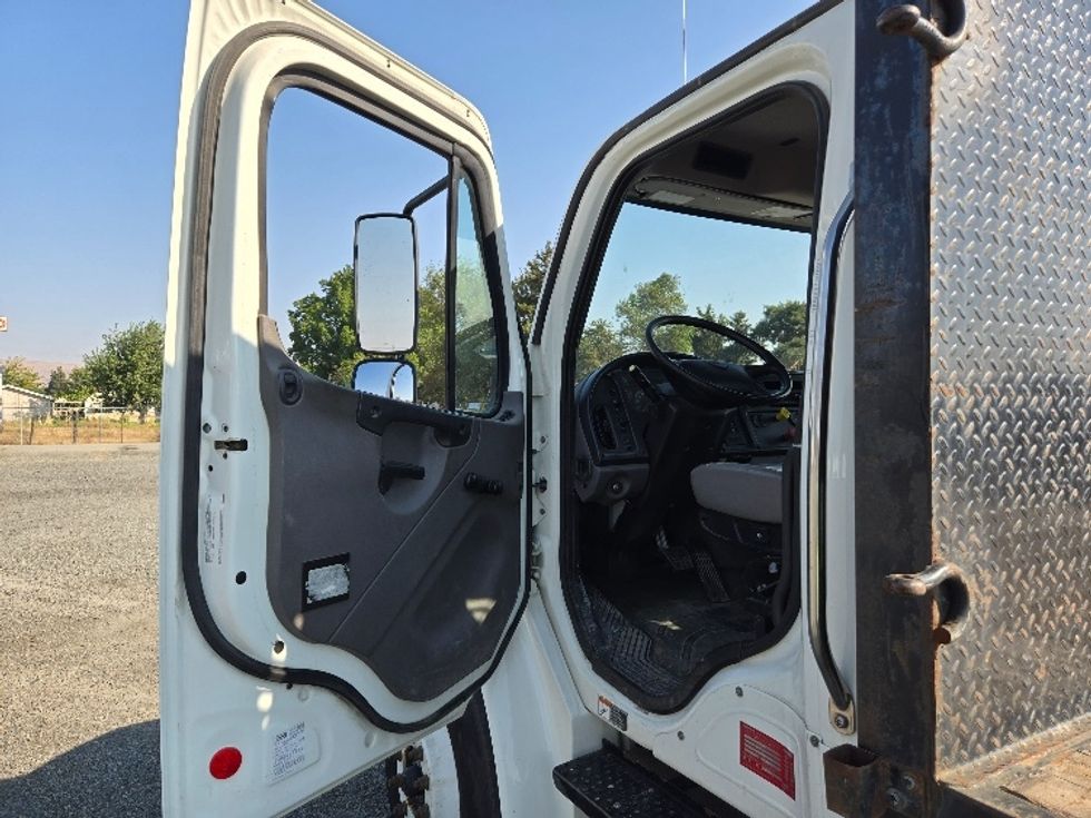 Flatbed Truck-Light and Medium Duty Trucks-Freightliner-2020-M2-Yakima-WA-112,146\n\t\tmiles-$ 50,000 - Image 14