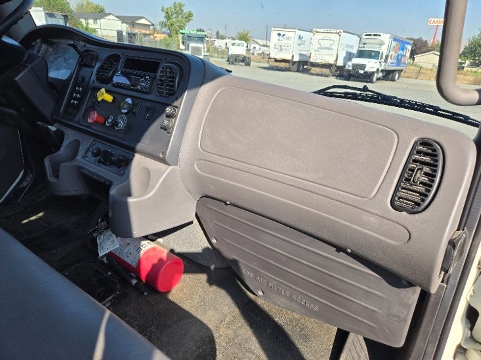 Flatbed Truck-Light and Medium Duty Trucks-Freightliner-2020-M2-Yakima-WA-112,146\n\t\tmiles-$ 50,000 - Image 19