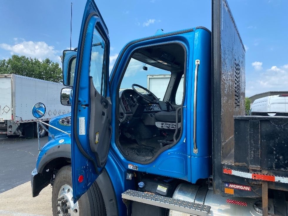Flatbed Truck-Light and Medium Duty Trucks-Freightliner-2020-M211264S-Harrisburg-PA-431,130\n\t\tmiles-$ 87,250 - Image 15