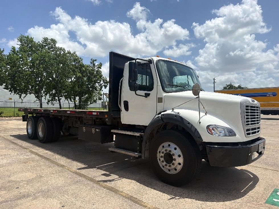Flatbed Truck-Light and Medium Duty Trucks-Freightliner-2020-M211264S-Houston-TX-211,157\n\t\tmiles-$ 97,750 - Image 1