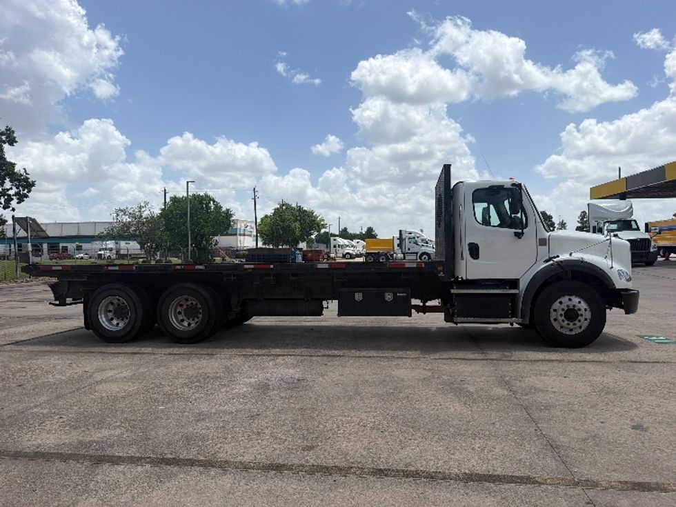Flatbed Truck-Light and Medium Duty Trucks-Freightliner-2020-M211264S-Houston-TX-211,157\n\t\tmiles-$ 97,750 - Image 13