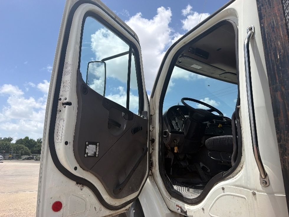 Flatbed Truck-Light and Medium Duty Trucks-Freightliner-2020-M211264S-Houston-TX-211,157\n\t\tmiles-$ 97,750 - Image 14