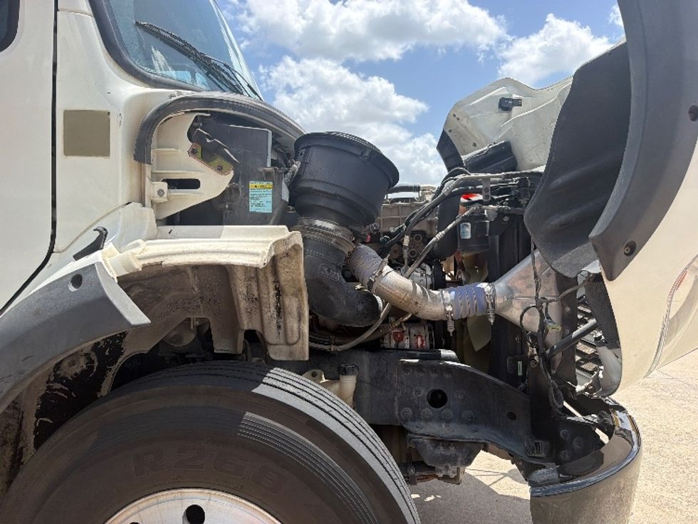 Flatbed Truck-Light and Medium Duty Trucks-Freightliner-2020-M211264S-Houston-TX-211,157\n\t\tmiles-$ 97,750 - Image 21
