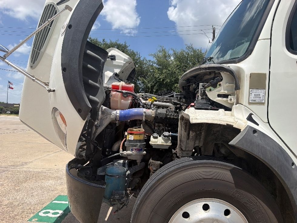 Flatbed Truck-Light and Medium Duty Trucks-Freightliner-2020-M211264S-Houston-TX-211,157\n\t\tmiles-$ 97,750 - Image 22