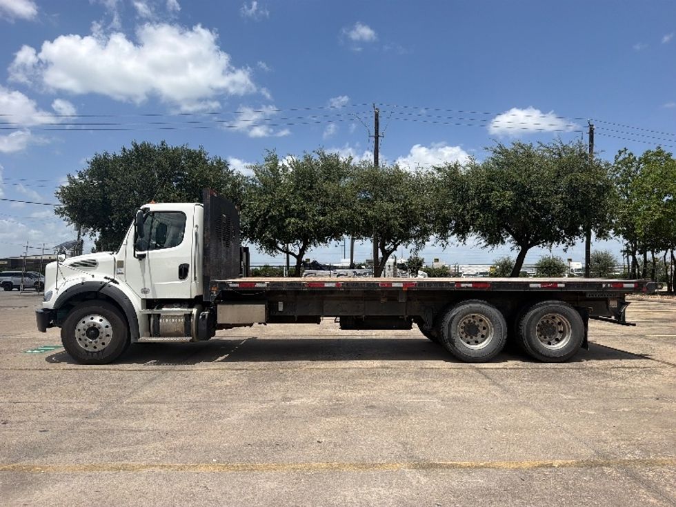 Flatbed Truck-Light and Medium Duty Trucks-Freightliner-2020-M211264S-Houston-TX-211,157\n\t\tmiles-$ 97,750 - Image 4