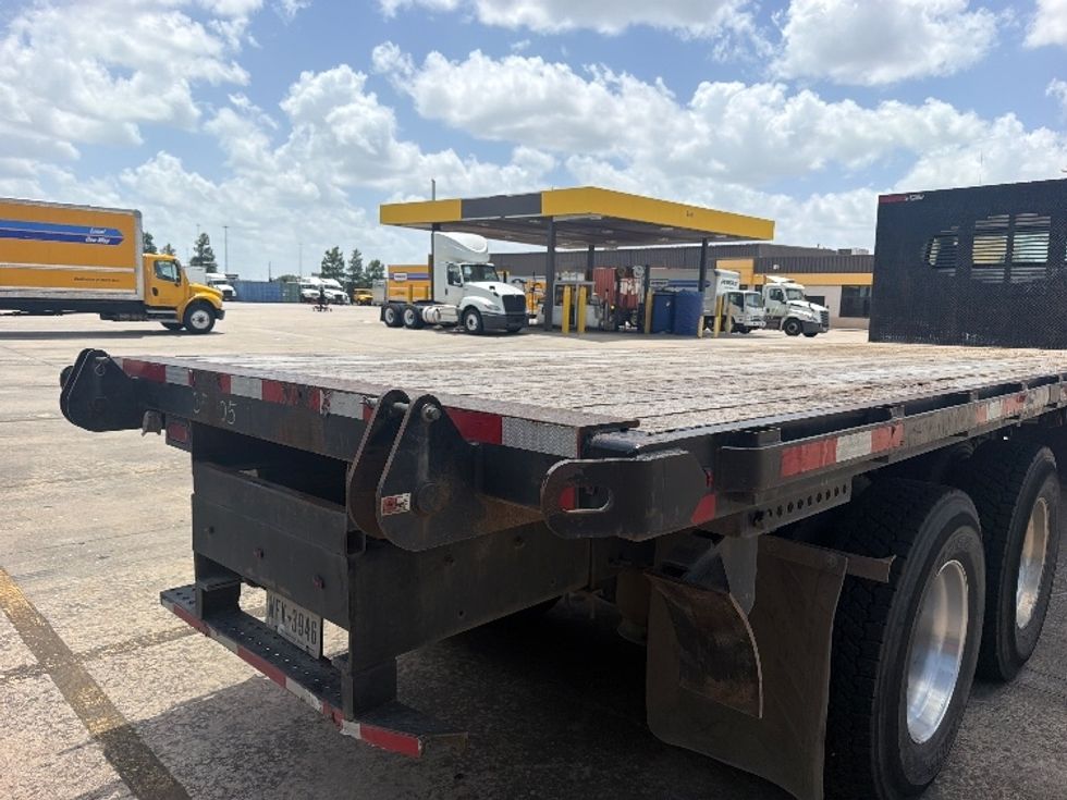 Flatbed Truck-Light and Medium Duty Trucks-Freightliner-2020-M211264S-Houston-TX-211,157\n\t\tmiles-$ 97,750 - Image 9