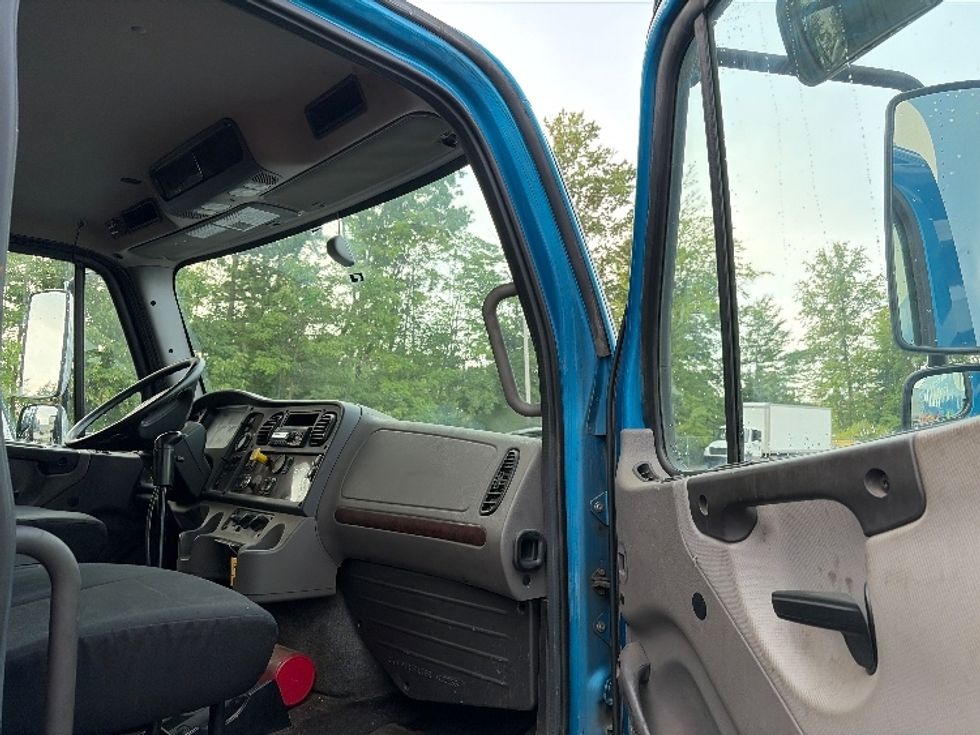 Flatbed Truck-Light and Medium Duty Trucks-Freightliner-2020-M211264S-Middlefield-OH-214,522\n\t\tmiles-$ 94,000 - Image 16