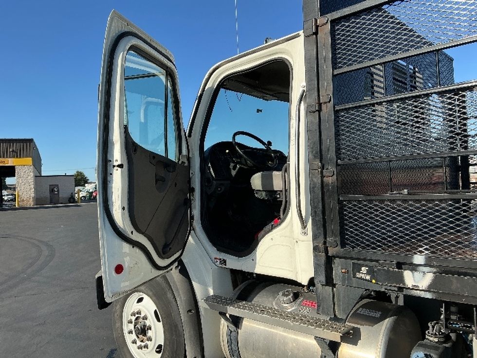 Flatbed Truck-Light and Medium Duty Trucks-Freightliner-2020-M211264S-Sacramento-CA-153,557\n\t\tmiles-$ 105,000 - Image 15