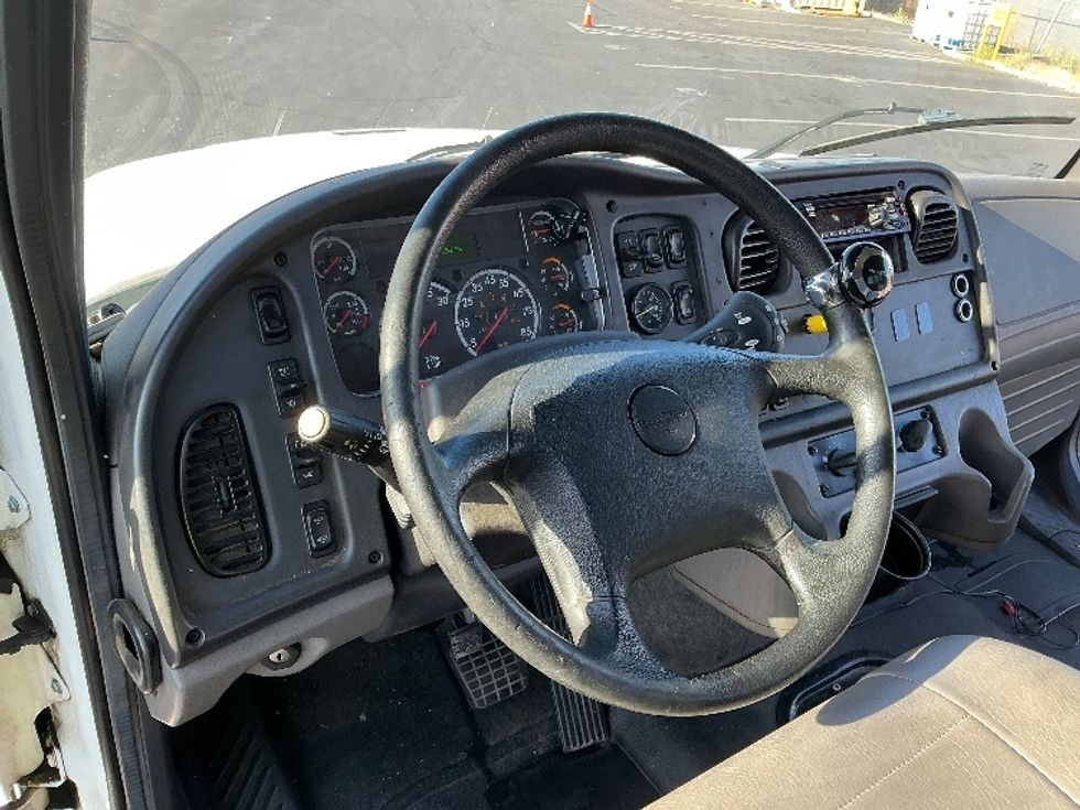 Flatbed Truck-Light and Medium Duty Trucks-Freightliner-2020-M211264S-Sacramento-CA-153,557\n\t\tmiles-$ 105,000 - Image 16
