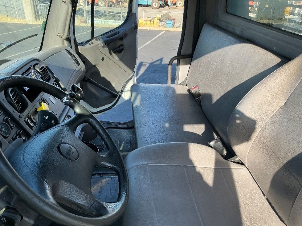 Flatbed Truck-Light and Medium Duty Trucks-Freightliner-2020-M211264S-Sacramento-CA-153,557\n\t\tmiles-$ 105,000 - Image 18