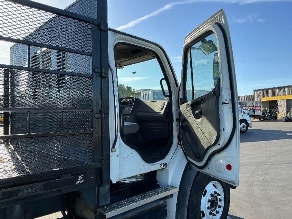 Flatbed Truck-Light and Medium Duty Trucks-Freightliner-2020-M211264S-Sacramento-CA-153,557\n\t\tmiles-$ 105,000 - Image 19