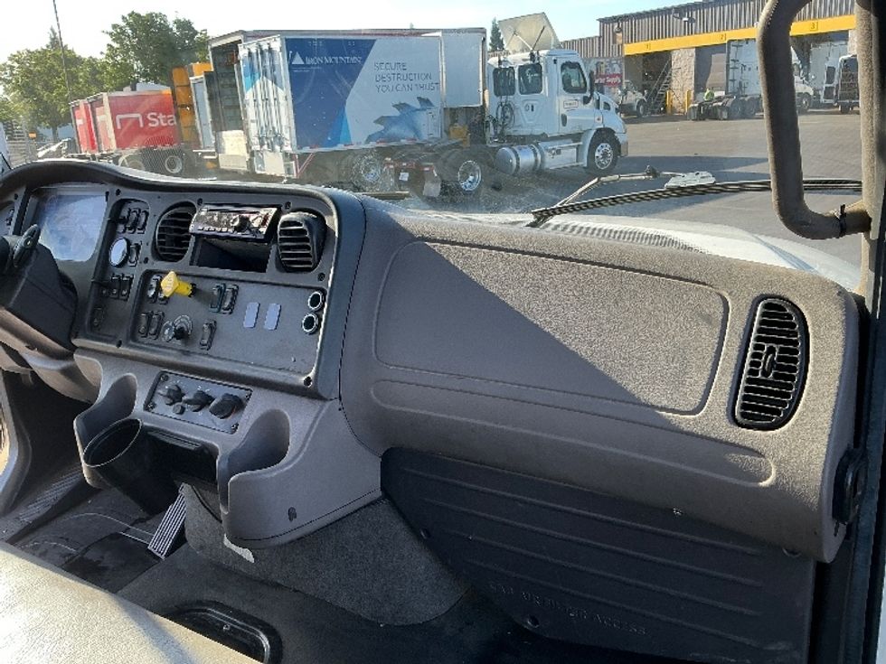 Flatbed Truck-Light and Medium Duty Trucks-Freightliner-2020-M211264S-Sacramento-CA-153,557\n\t\tmiles-$ 105,000 - Image 20
