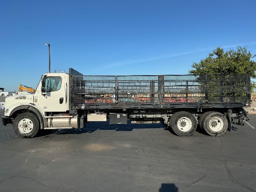 Flatbed Truck-Light and Medium Duty Trucks-Freightliner-2020-M211264S-Sacramento-CA-153,557\n\t\tmiles-$ 105,000 - Image 4