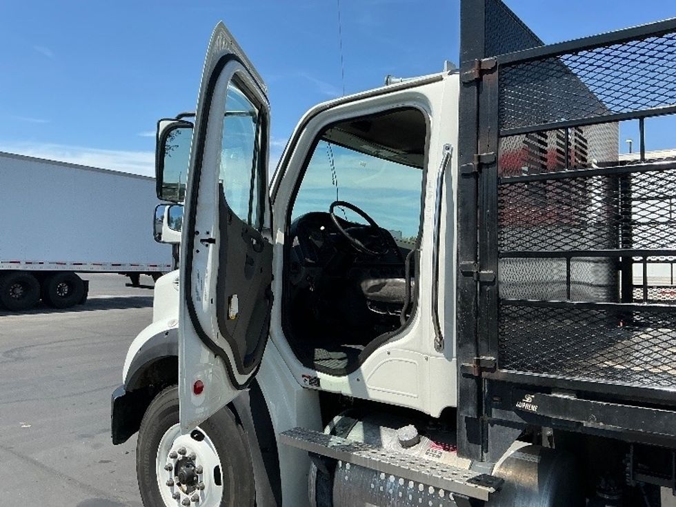 Flatbed Truck-Light and Medium Duty Trucks-Freightliner-2020-M211264S-West Sacramento-CA-165,092\n\t\tmiles-$ 98,250 - Image 16
