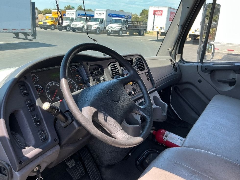 Flatbed Truck-Light and Medium Duty Trucks-Freightliner-2020-M211264S-West Sacramento-CA-165,092\n\t\tmiles-$ 98,250 - Image 17