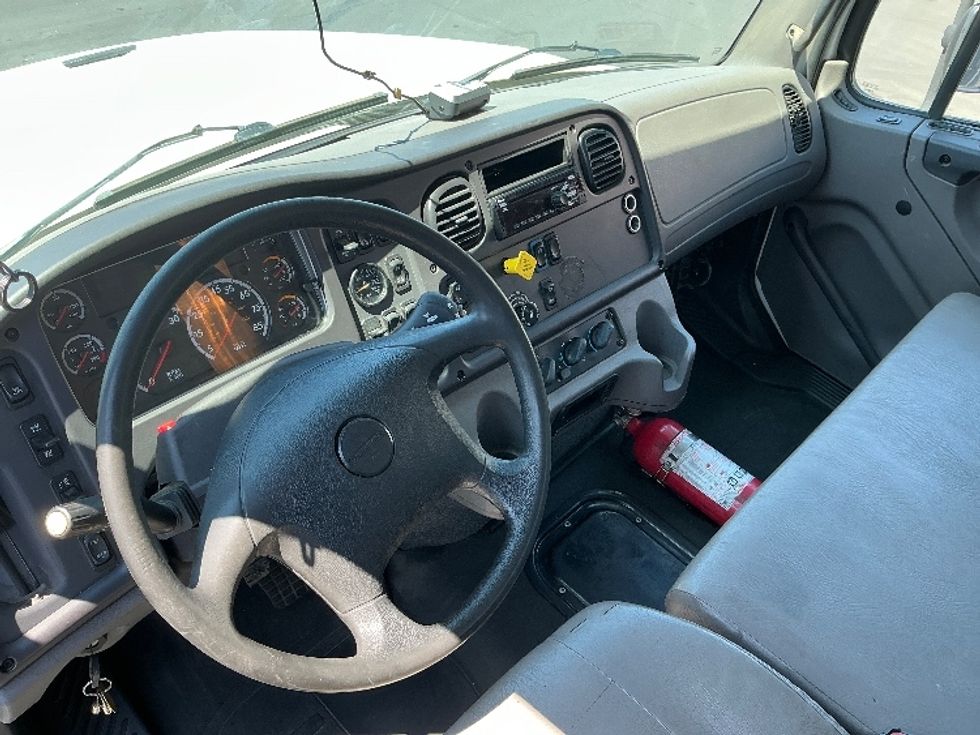 Flatbed Truck-Light and Medium Duty Trucks-Freightliner-2020-M211264S-West Sacramento-CA-165,092\n\t\tmiles-$ 98,250 - Image 18