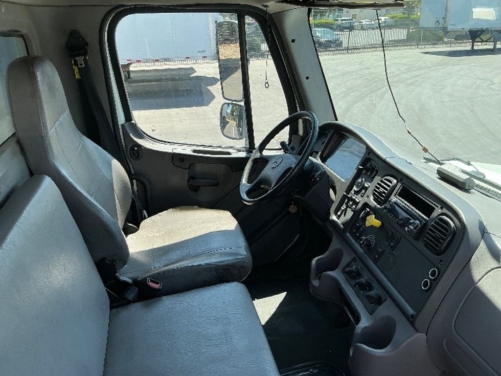 Flatbed Truck-Light and Medium Duty Trucks-Freightliner-2020-M211264S-West Sacramento-CA-165,092\n\t\tmiles-$ 98,250 - Image 22