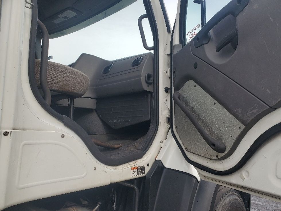 Flatbed Truck-Light and Medium Duty Trucks-Freightliner-2021-114SD-White Deer-PA-255,494\n\t\tmiles-$ 121,000 - Image 15