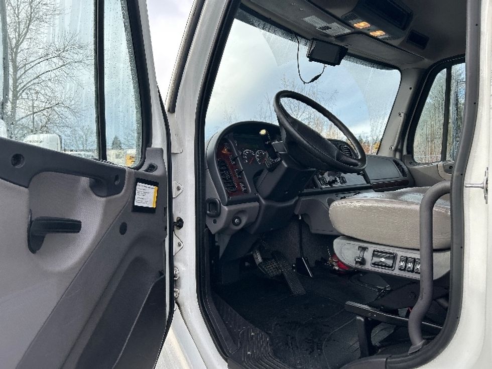 Flatbed Truck-Light and Medium Duty Trucks-Freightliner-2021-M2-Clackamas-OR-86,142\n\t\tmiles-$ 64,250 - Image 11