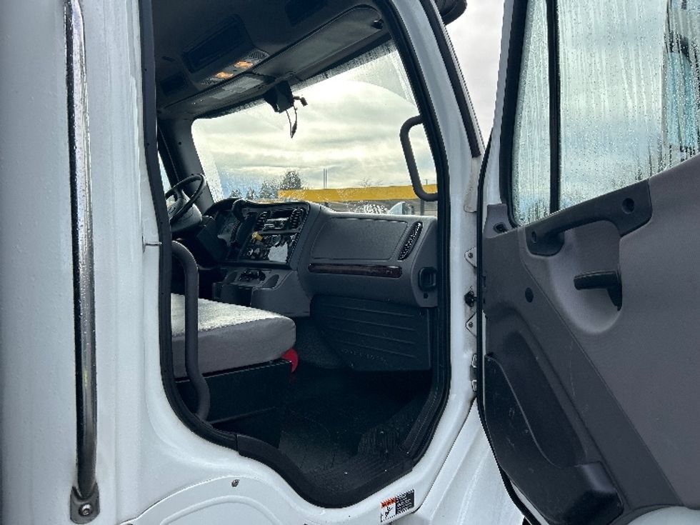 Flatbed Truck-Light and Medium Duty Trucks-Freightliner-2021-M2-Clackamas-OR-86,142\n\t\tmiles-$ 64,250 - Image 15