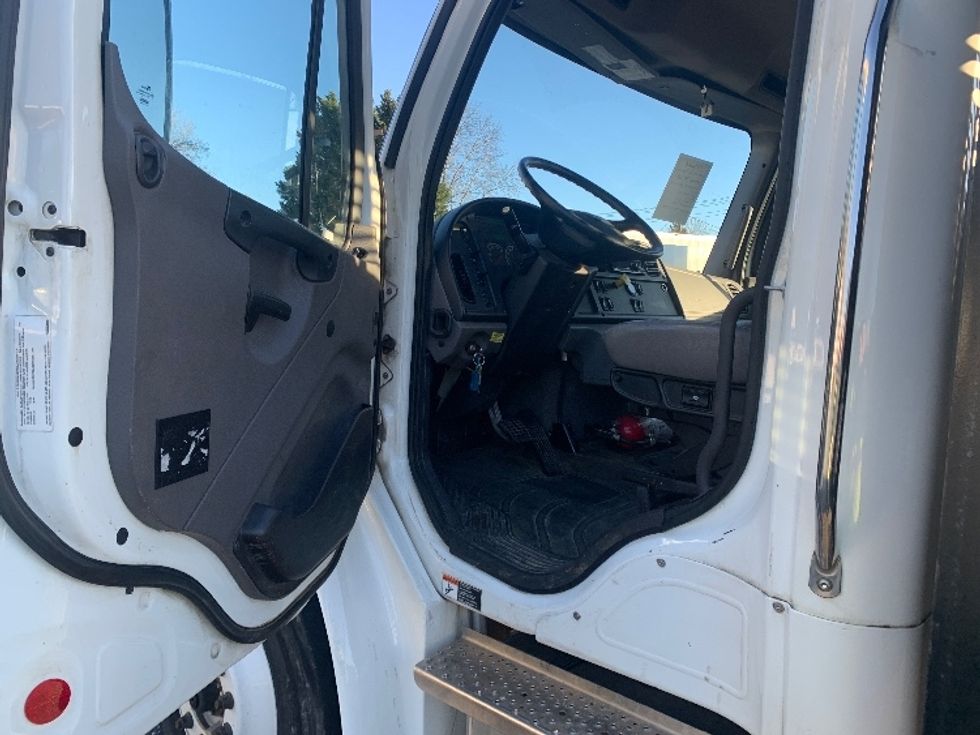 Flatbed Truck-Light and Medium Duty Trucks-Freightliner-2021-M2-Concord-NC-128,599\n\t\tmiles-$ 52,750 - Image 16