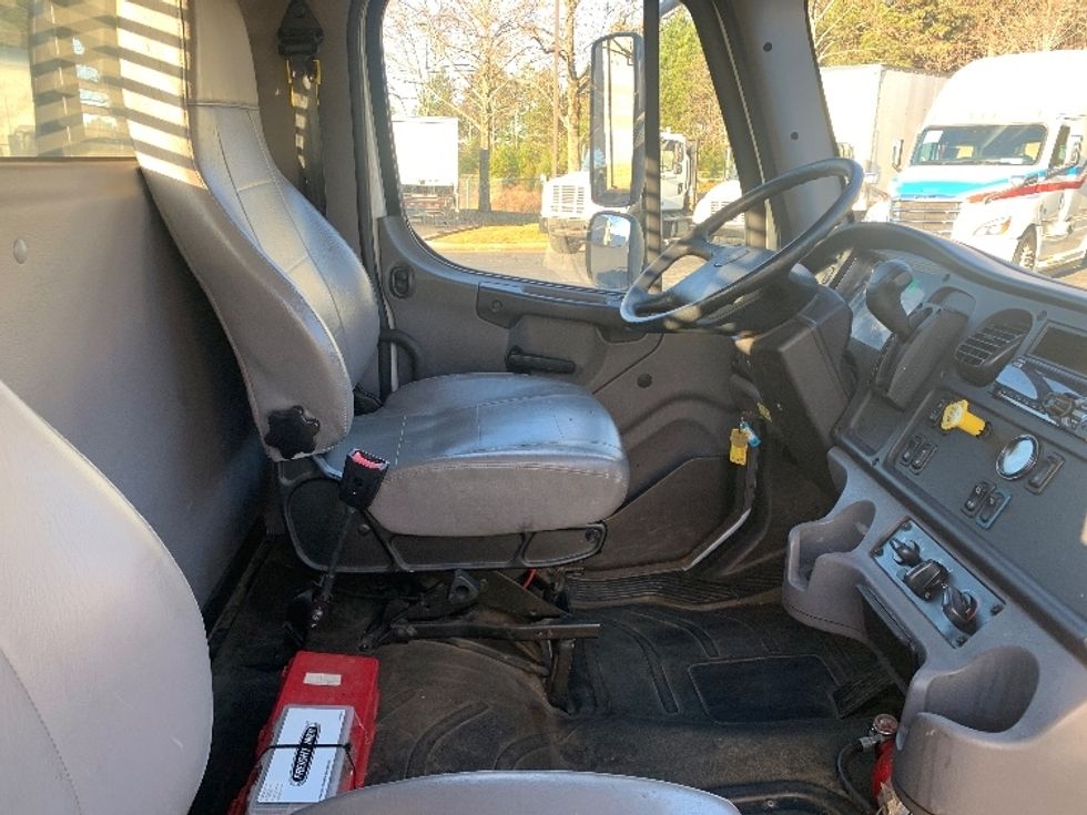 Flatbed Truck-Light and Medium Duty Trucks-Freightliner-2021-M2-Concord-NC-128,599\n\t\tmiles-$ 52,750 - Image 22