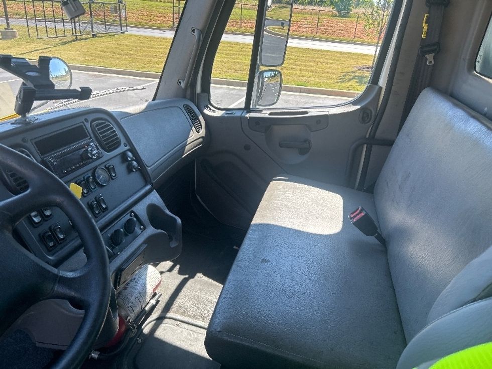 Flatbed Truck-Light and Medium Duty Trucks-Freightliner-2021-M2-Greensboro-NC-492,396\n\t\tmiles-$ 24,750 - Image 16