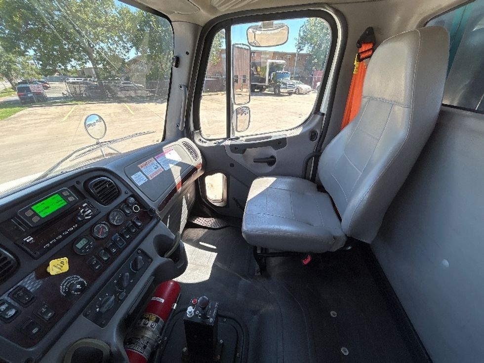 Flatbed Truck-Light and Medium Duty Trucks-Freightliner-2021-M2-Houston-TX-170,733\n\t\tmiles-$ 86,000 - Image 18