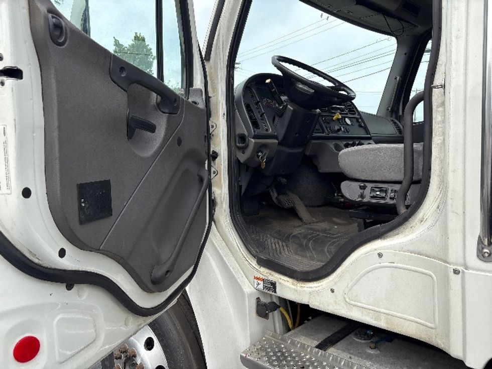 Flatbed Truck-Light and Medium Duty Trucks-Freightliner-2021-M2-Middlefield-OH-363,633\n\t\tmiles-$ 47,250 - Image 16