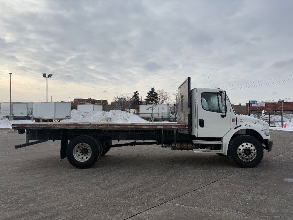 Flatbed Truck-Light and Medium Duty Trucks-Freightliner-2021-M2-Mississauga-ON-341,576\n\t\tkm-$ 61,750 - Image 12