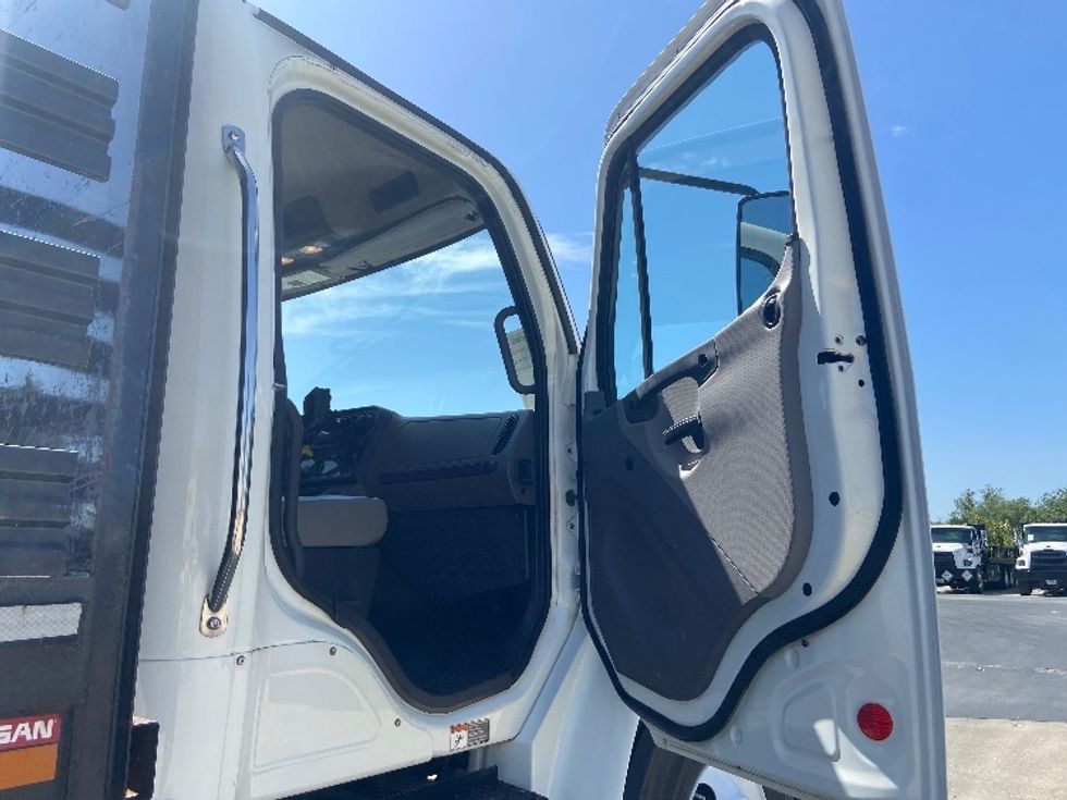 Flatbed Truck-Light and Medium Duty Trucks-Freightliner-2021-M2-San Antonio-TX-82,897\n\t\tmiles-$ 72,250 - Image 19