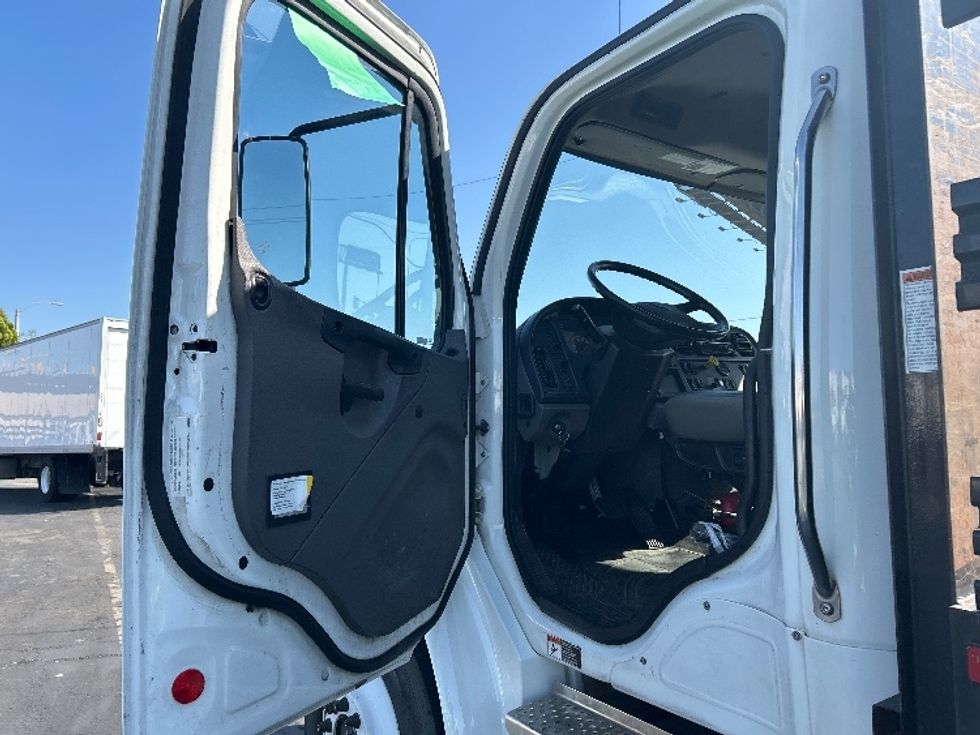 Flatbed Truck-Light and Medium Duty Trucks-Freightliner-2021-M2-Torrance-CA-134,741\n\t\tmiles-$ 53,500 - Image 14