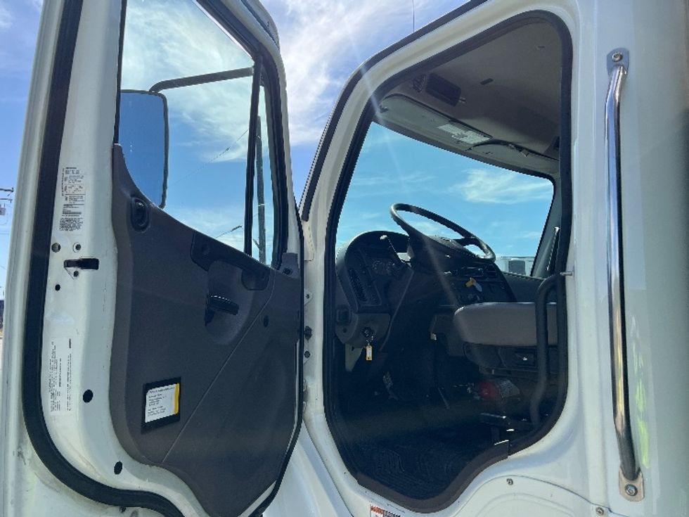 Flatbed Truck-Light and Medium Duty Trucks-Freightliner-2021-M2-Torrance-CA-210,250\n\t\tmiles-$ 44,750 - Image 14