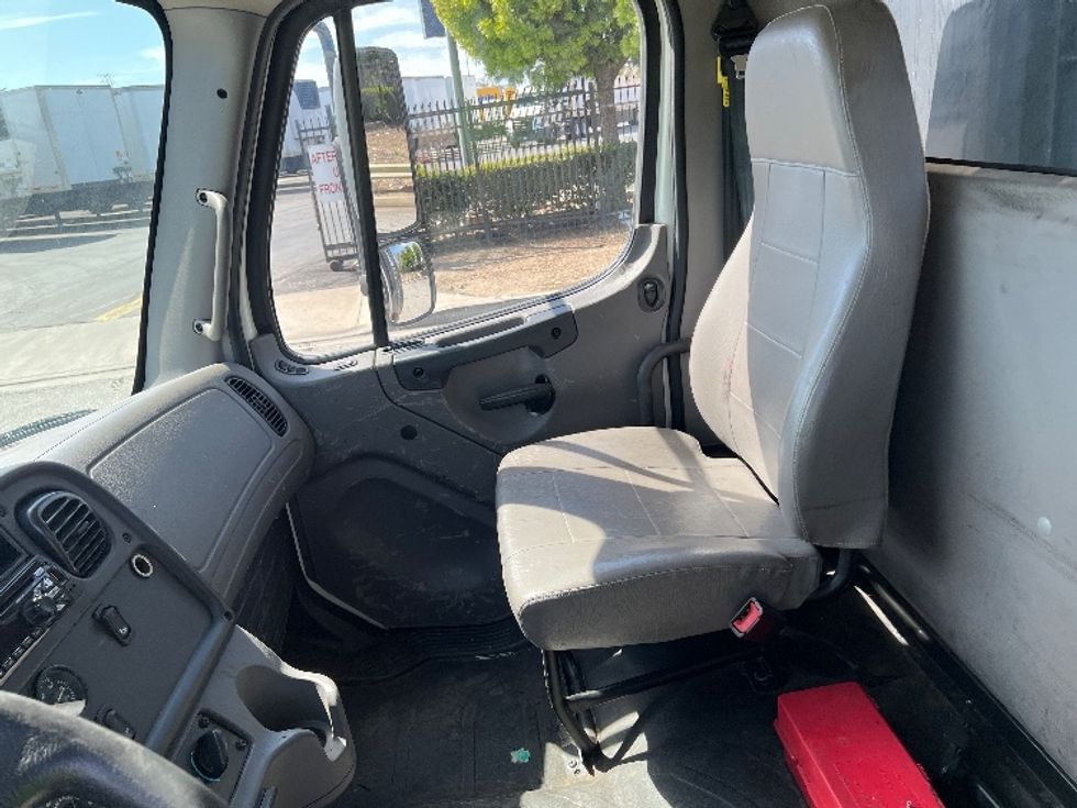 Flatbed Truck-Light and Medium Duty Trucks-Freightliner-2021-M2-Torrance-CA-210,250\n\t\tmiles-$ 44,750 - Image 17