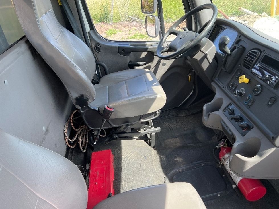 Flatbed Truck-Light and Medium Duty Trucks-Freightliner-2021-M2-Torrance-CA-210,250\n\t\tmiles-$ 44,750 - Image 20