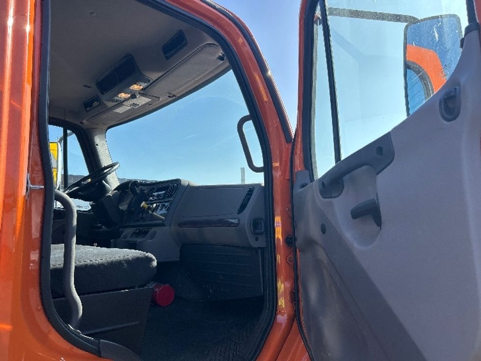 Flatbed Truck-Light and Medium Duty Trucks-Freightliner-2021-M2-Torrance-CA-28,884\n\t\tmiles-$ 74,500 - Image 18