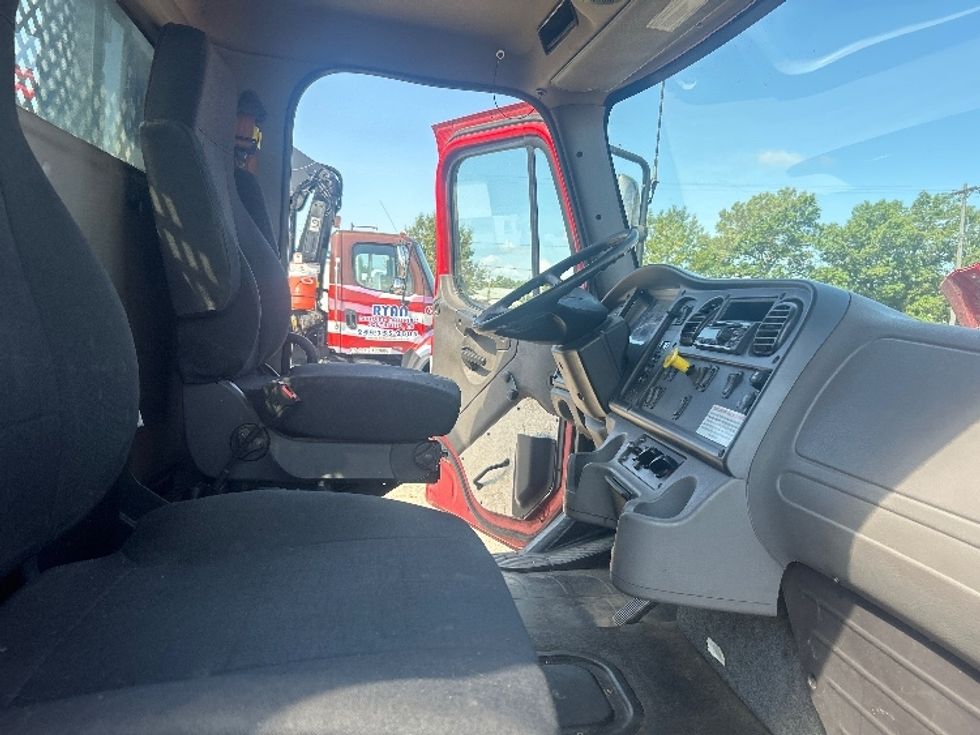 Flatbed Truck-Light and Medium Duty Trucks-Freightliner-2021-M2-Traverse City-MI-339,542\n\t\tmiles-$ 41,000 - Image 18