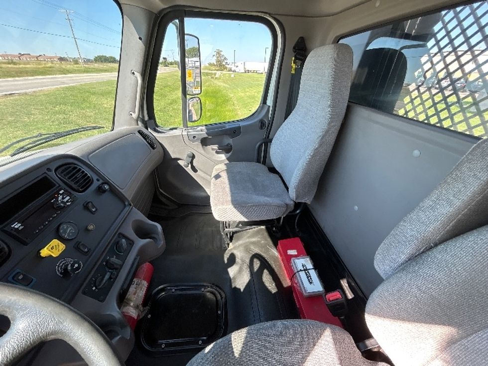 Flatbed Truck-Light and Medium Duty Trucks-Freightliner-2021-M2-Wichita-KS-192,200\n\t\tmiles-$ 52,250 - Image 14