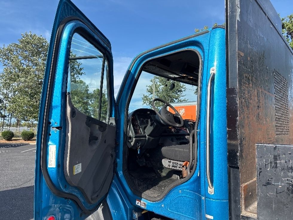 Flatbed Truck-Light and Medium Duty Trucks-Freightliner-2021-M211264S-Concord-NC-353,050\n\t\tmiles-$ 88,250 - Image 11