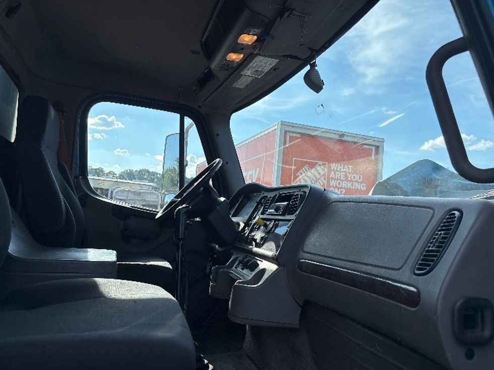 Flatbed Truck-Light and Medium Duty Trucks-Freightliner-2021-M211264S-Concord-NC-353,050\n\t\tmiles-$ 88,250 - Image 17